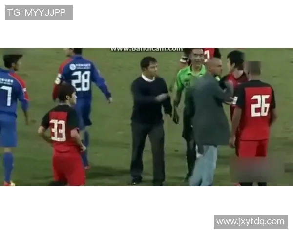 足球明星搞笑假摔集锦让你捧腹大笑的精彩瞬间回顾